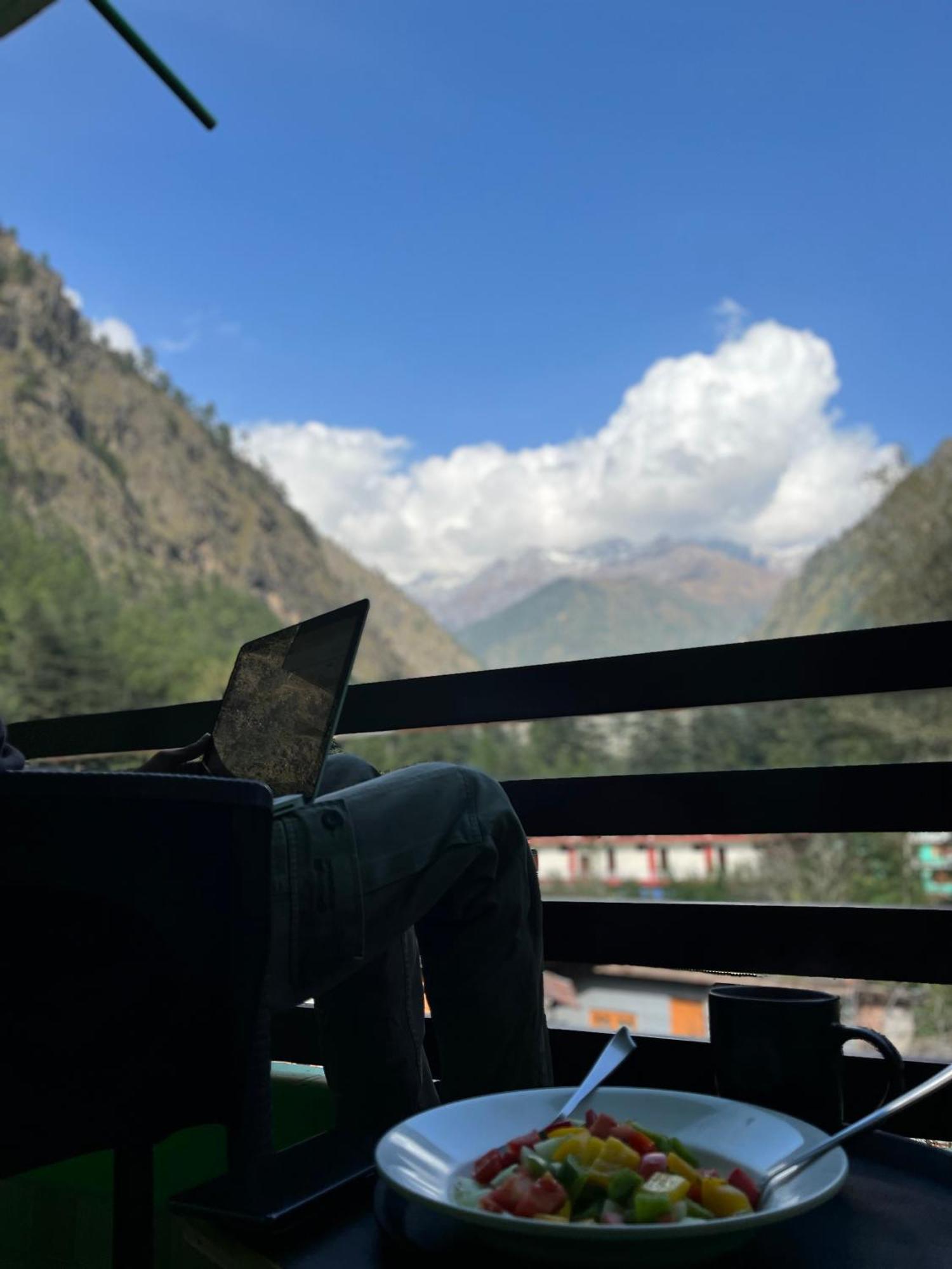 The Royal Orchard Kasol Hotel Exterior photo