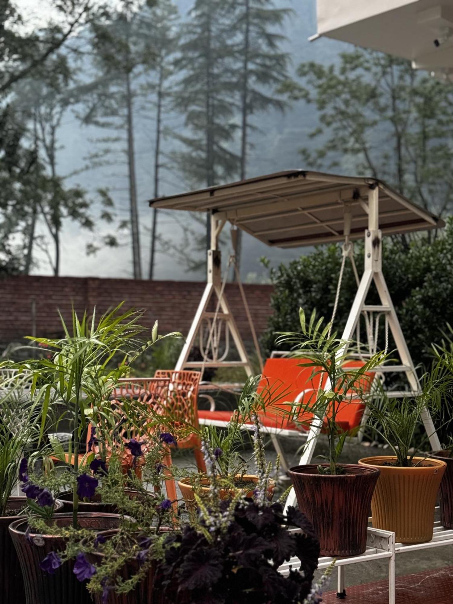 The Royal Orchard Kasol Hotel Exterior photo