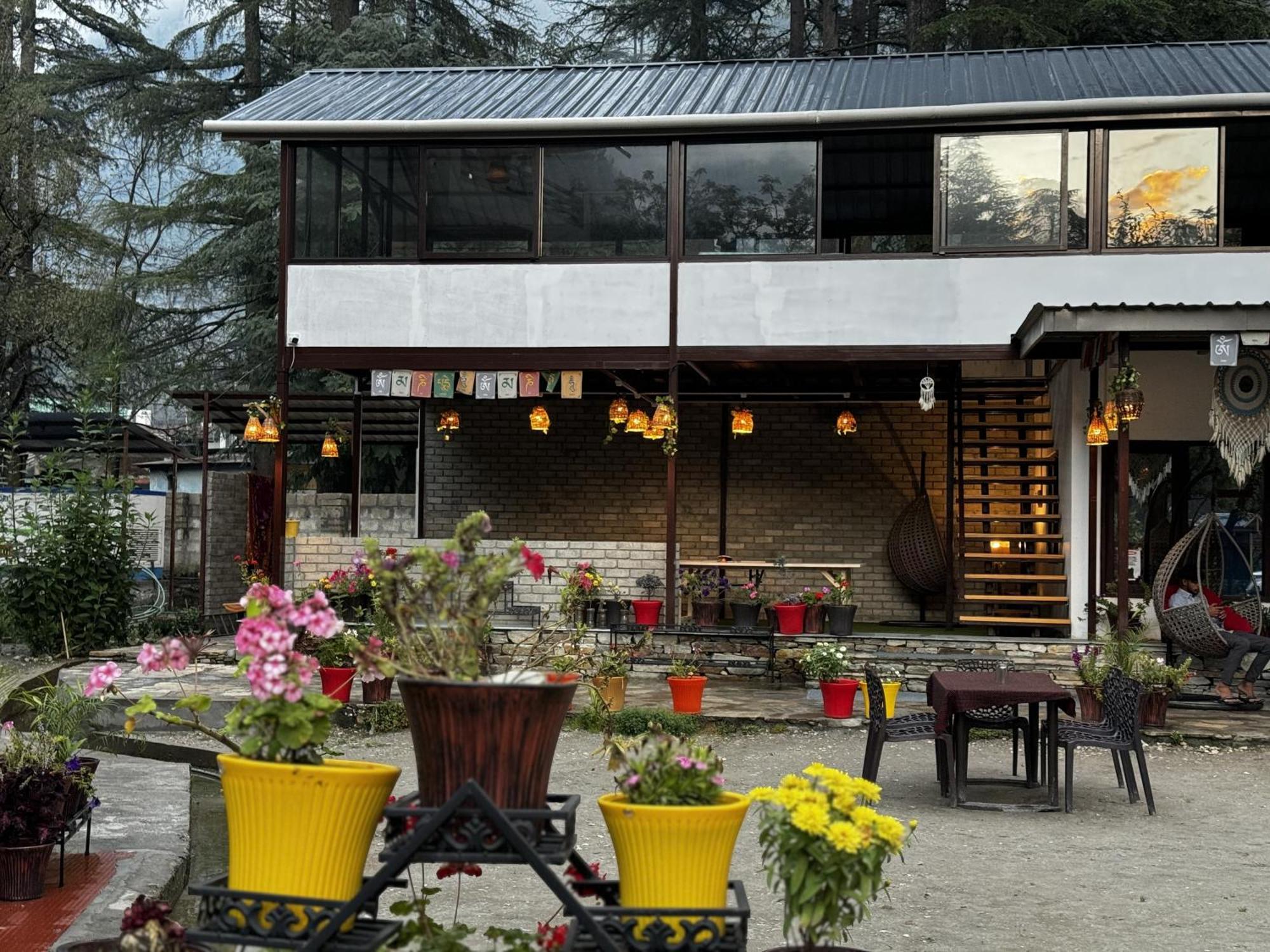 The Royal Orchard Kasol Hotel Exterior photo