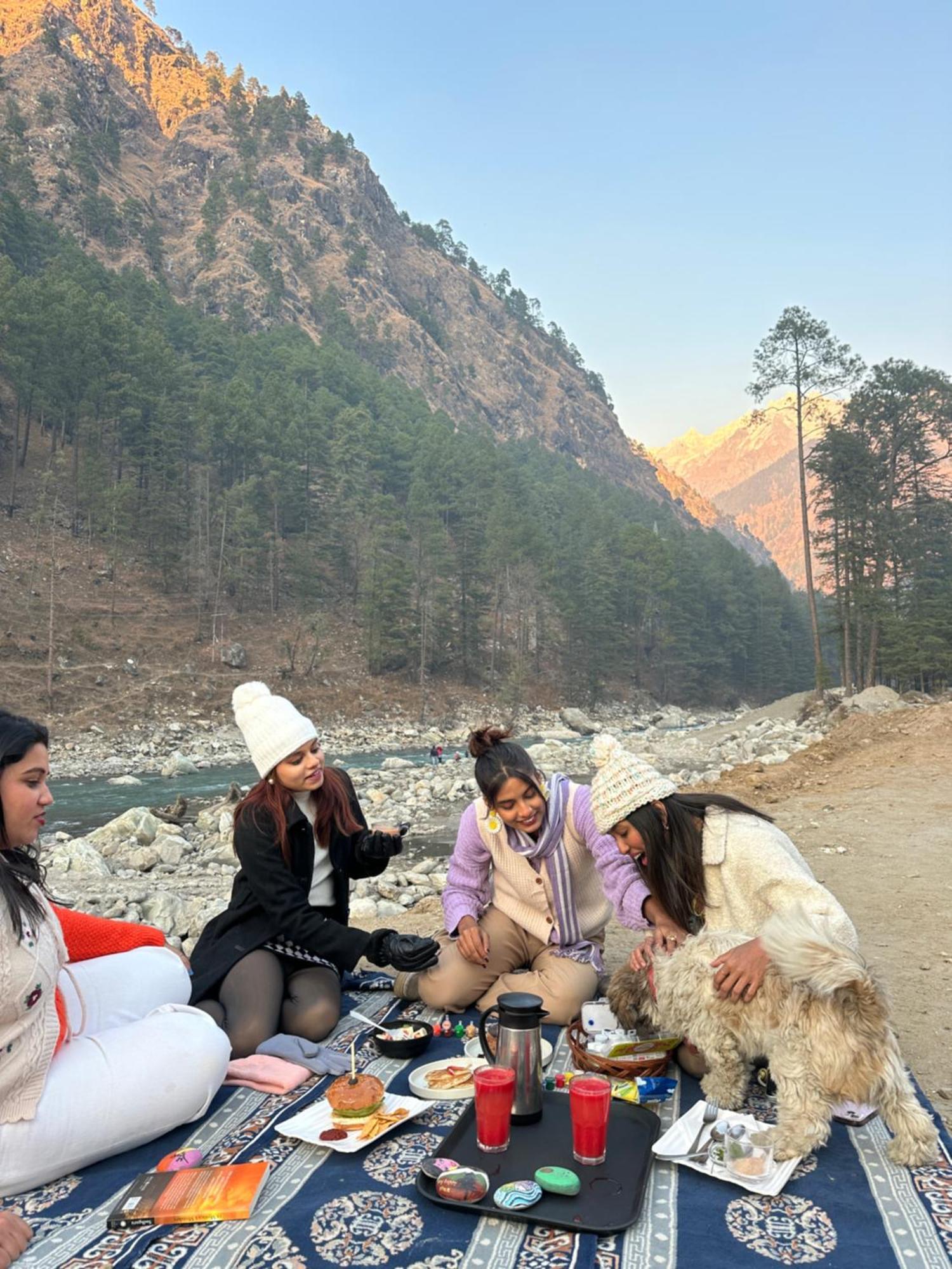 The Royal Orchard Kasol Hotel Exterior photo